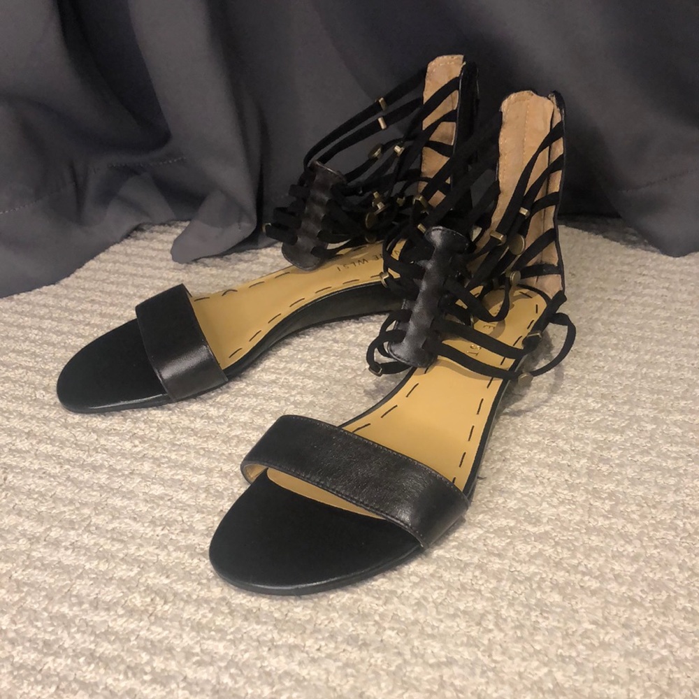 NWOT Nine West black gladiator like strap sandals